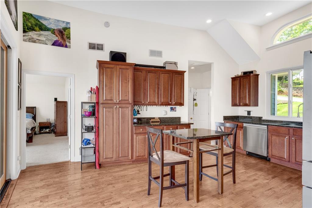 3102 Manor Ridge