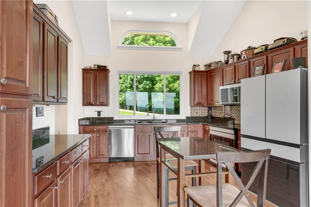 3102 Manor Ridge