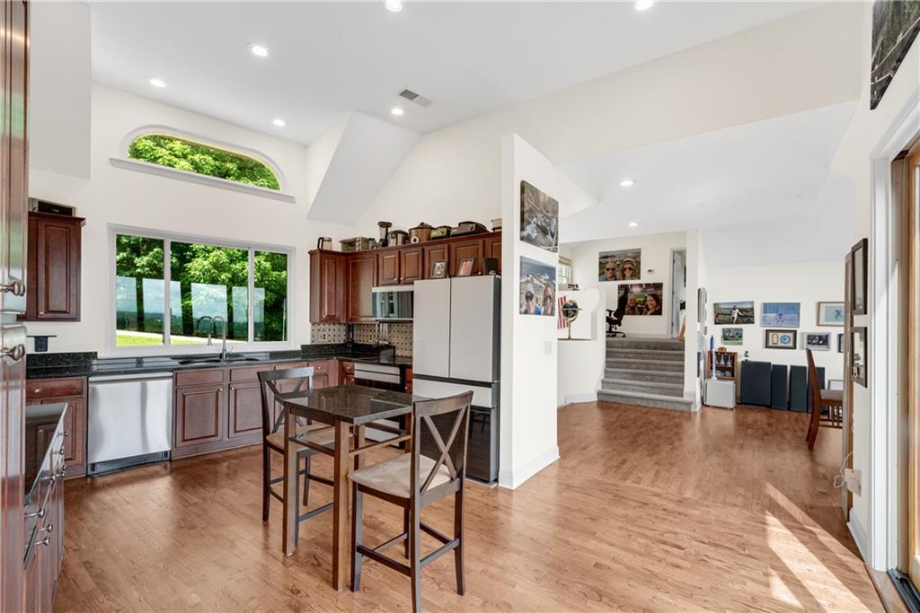 3102 Manor Ridge