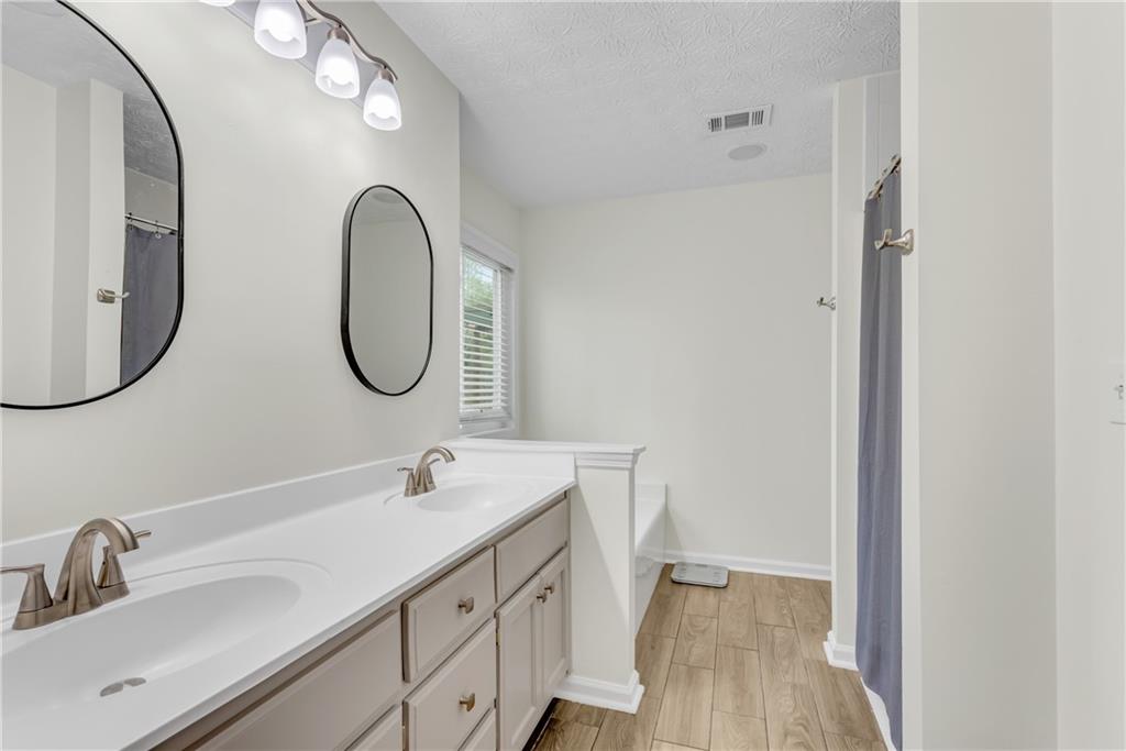 5820 Rolling Oaks Drive