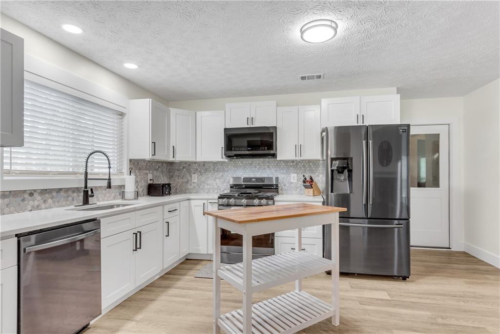 5820 Rolling Oaks Drive