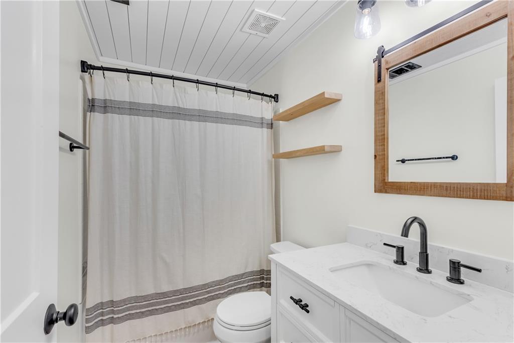 5820 Rolling Oaks Drive