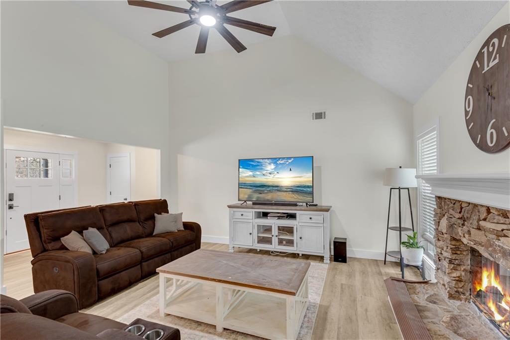 5820 Rolling Oaks Drive