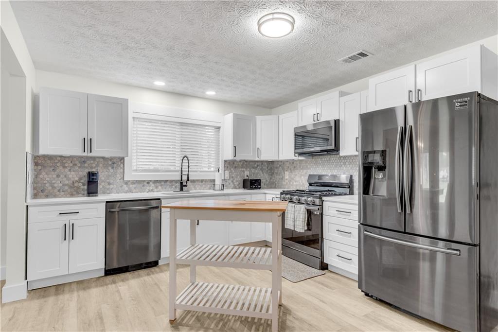 5820 Rolling Oaks Drive