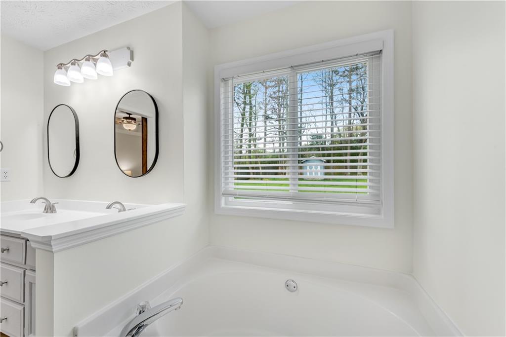 5820 Rolling Oaks Drive