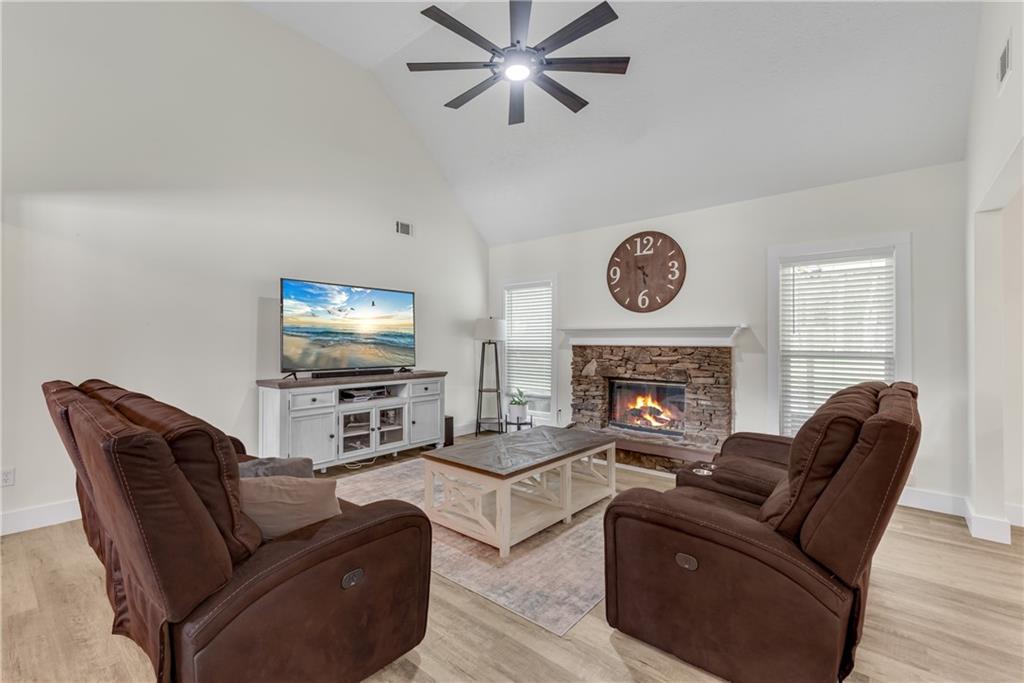 5820 Rolling Oaks Drive