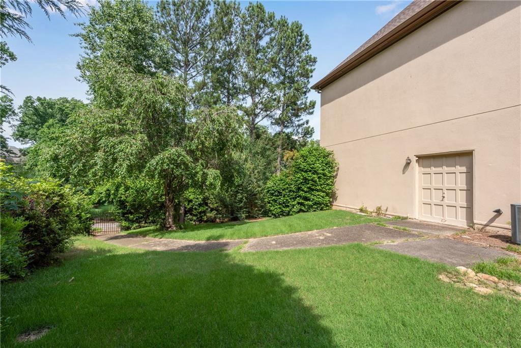1006 Quaker Ridge Way