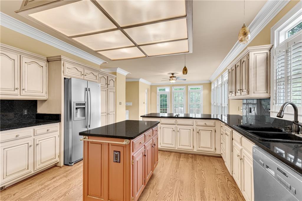 1006 Quaker Ridge Way