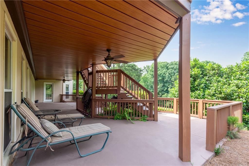1006 Quaker Ridge Way