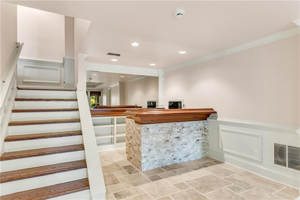 1006 Quaker Ridge Way