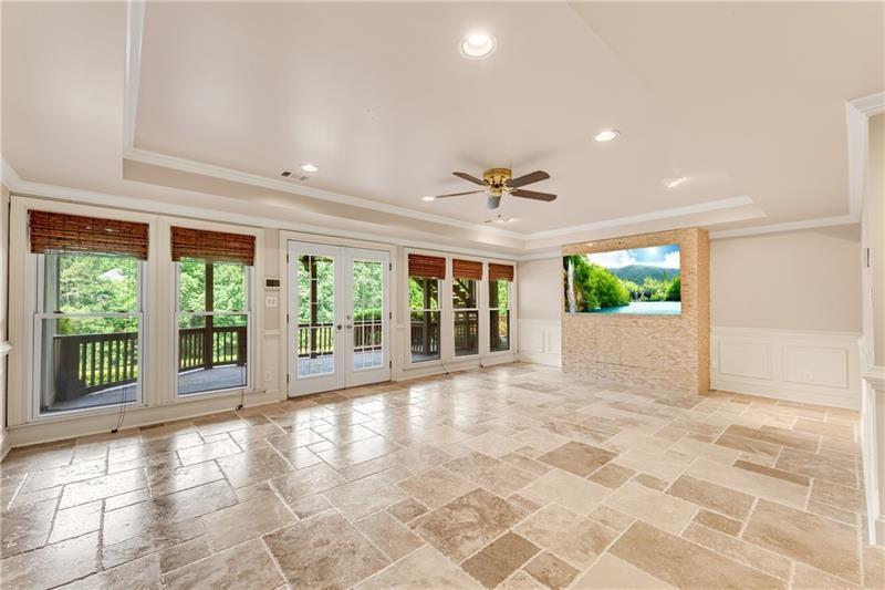 1006 Quaker Ridge Way