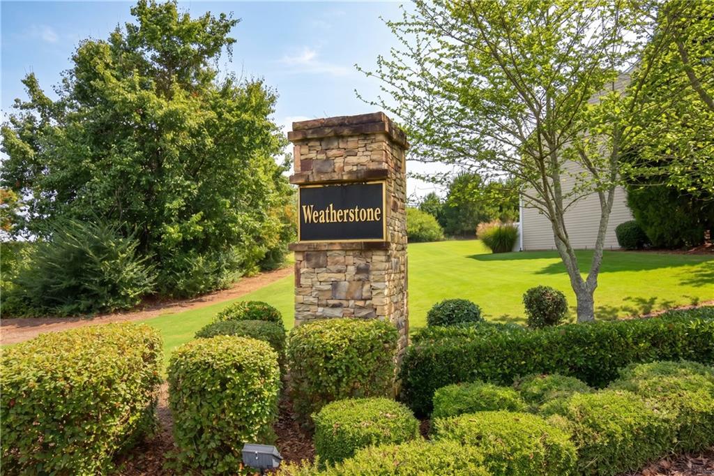 521 Windstone Trail