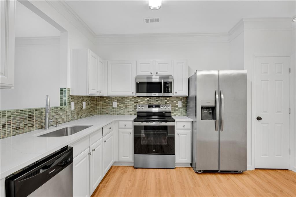 521 Windstone Trail