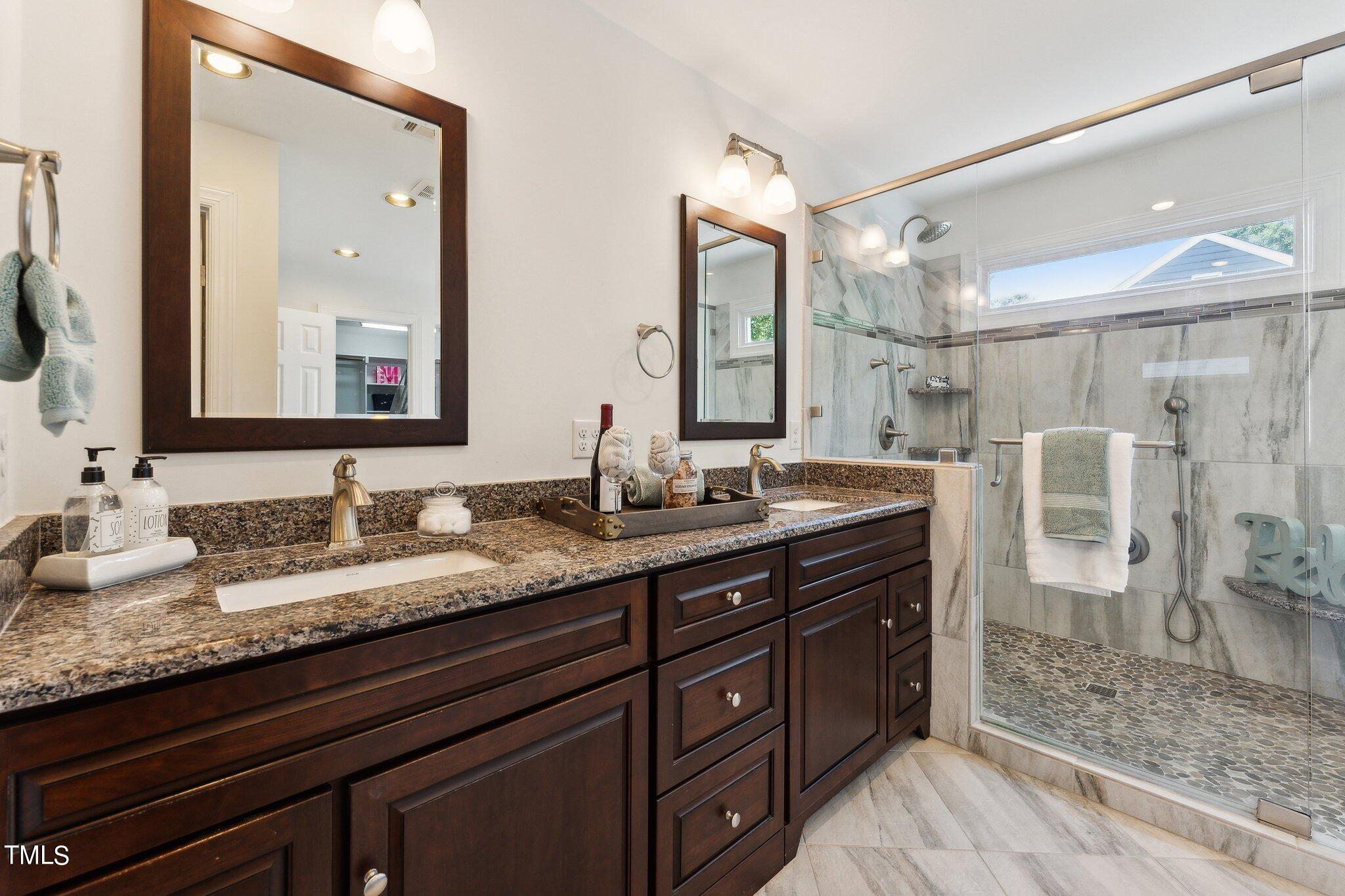 105 E Clarksville Court