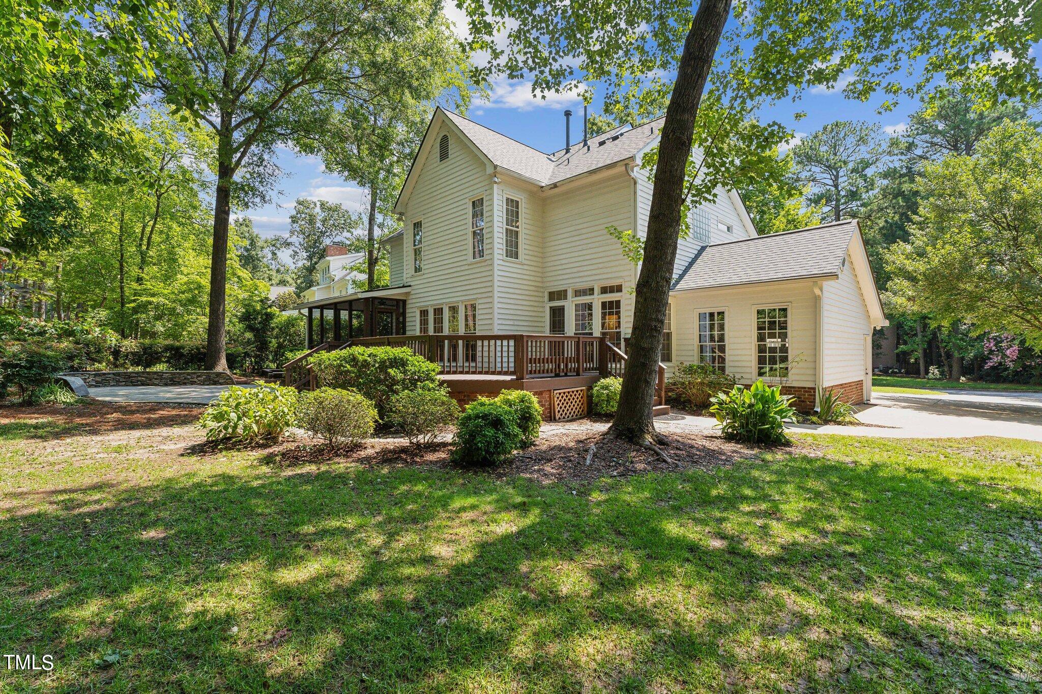 105 E Clarksville Court