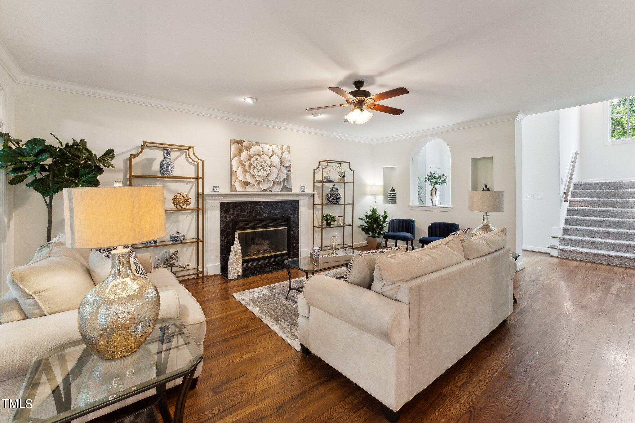 105 E Clarksville Court