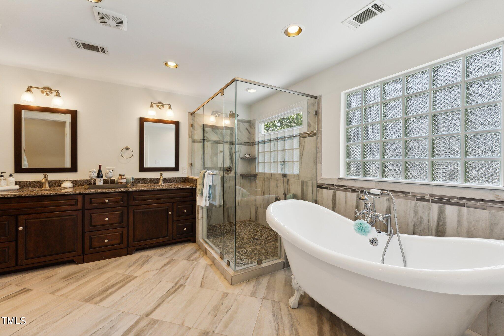 105 E Clarksville Court