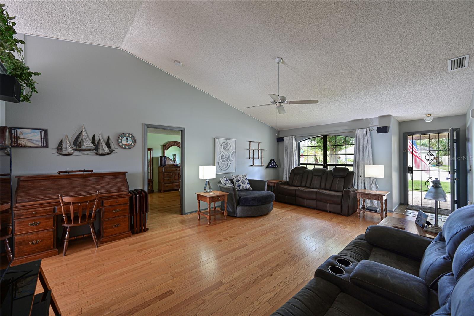 6933 9TH CT E