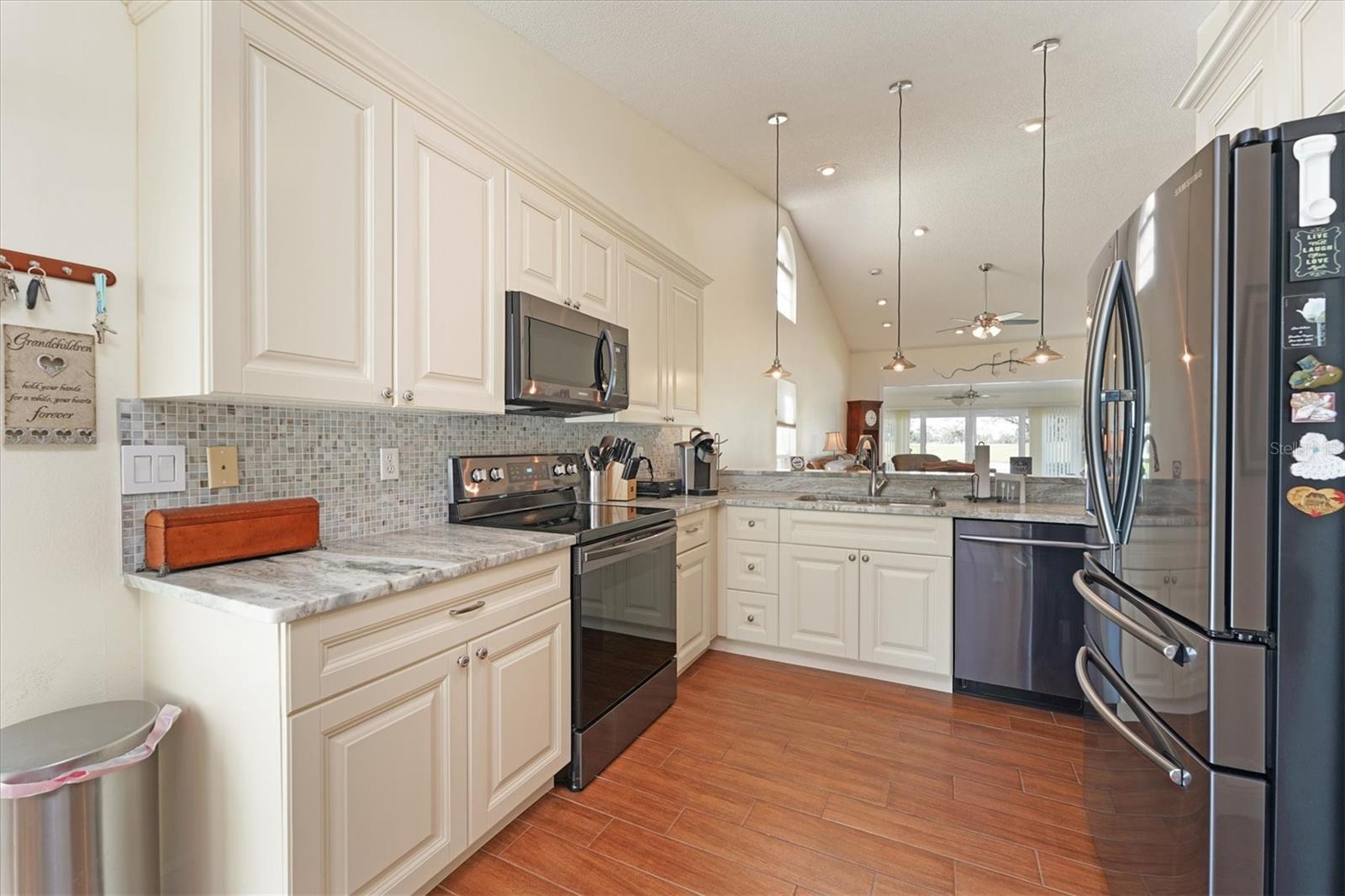 5556 COUNTRY CLUB WAY #5556