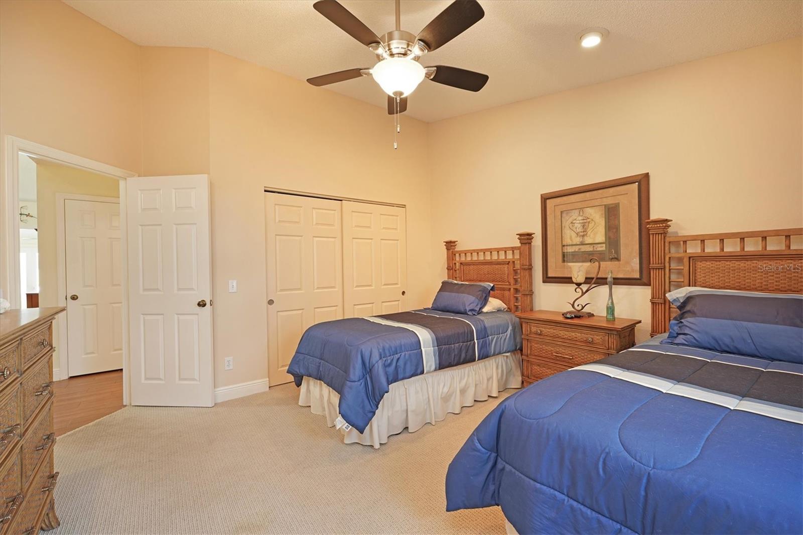 5556 COUNTRY CLUB WAY #5556