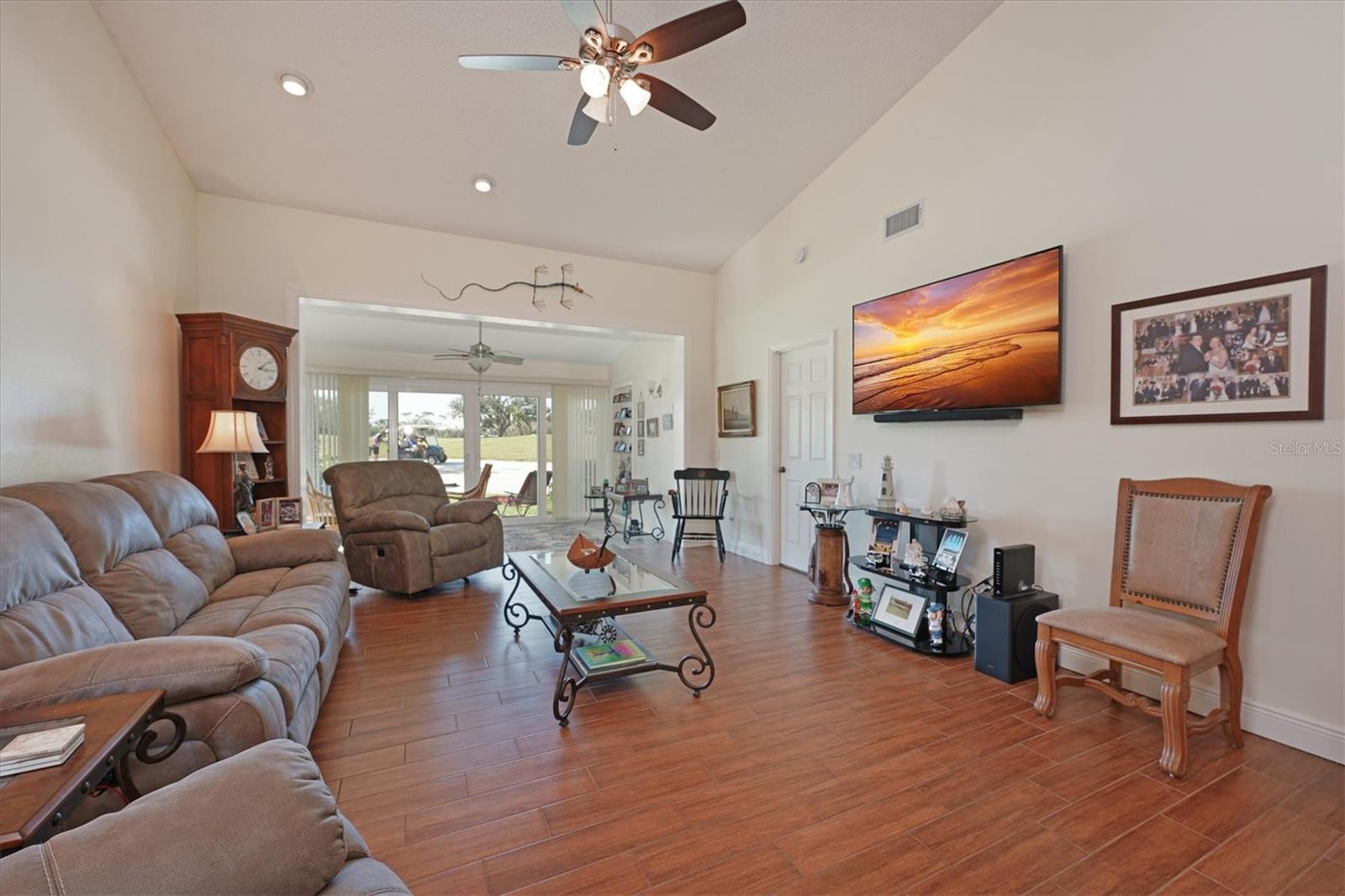 5556 COUNTRY CLUB WAY #5556