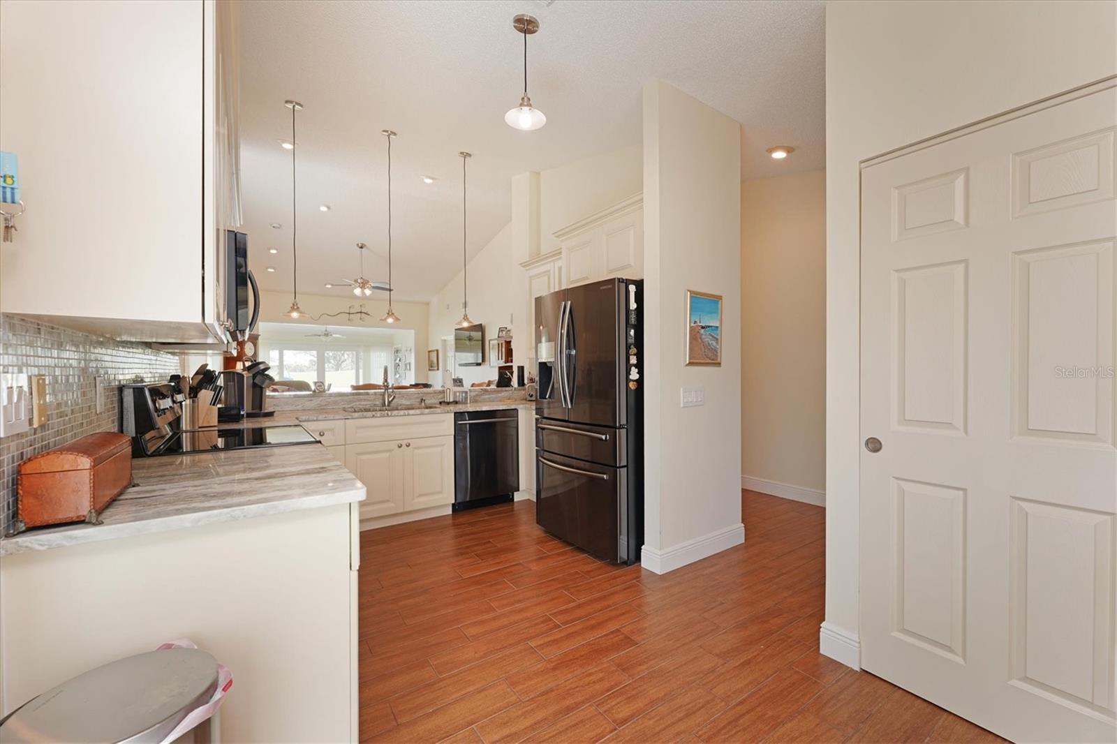 5556 COUNTRY CLUB WAY #5556