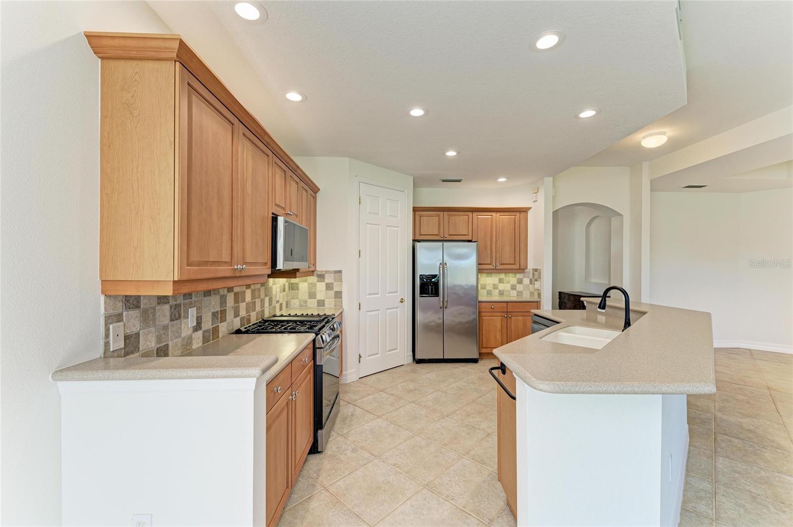 9429 DISCOVERY TER #102B