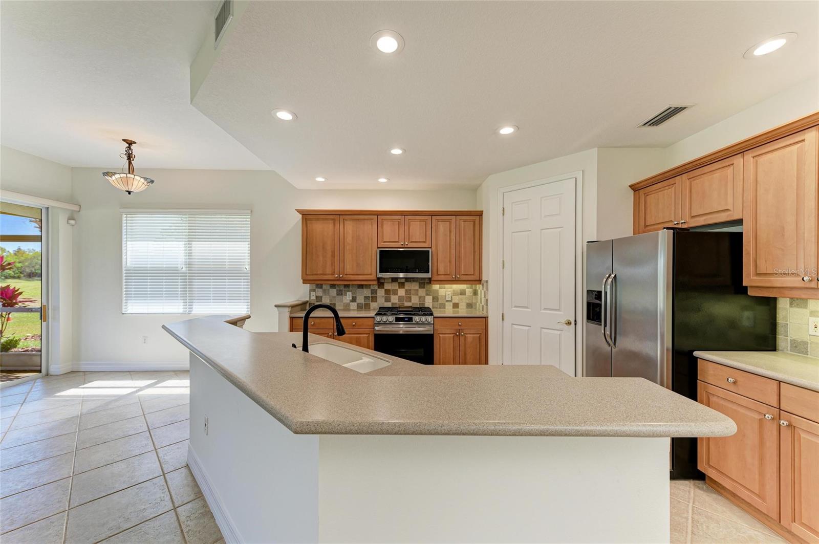 9429 DISCOVERY TER #102B