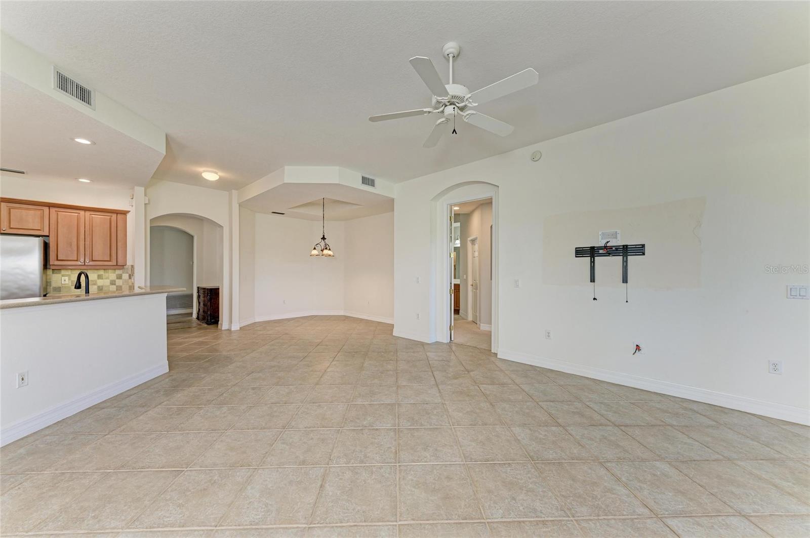 9429 DISCOVERY TER #102B