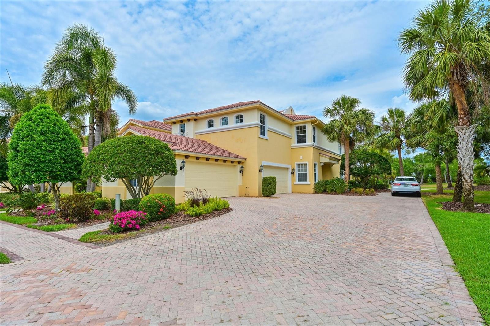 9453 DISCOVERY TER #202D