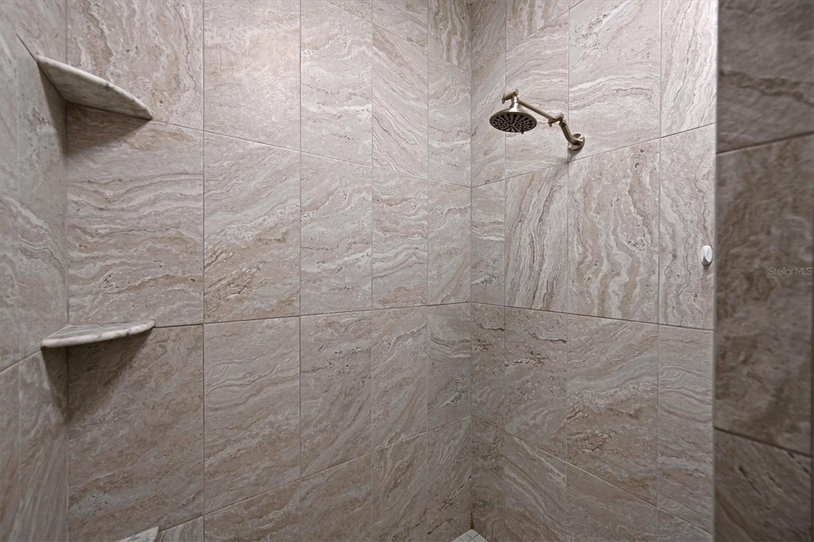 9453 DISCOVERY TER #202D