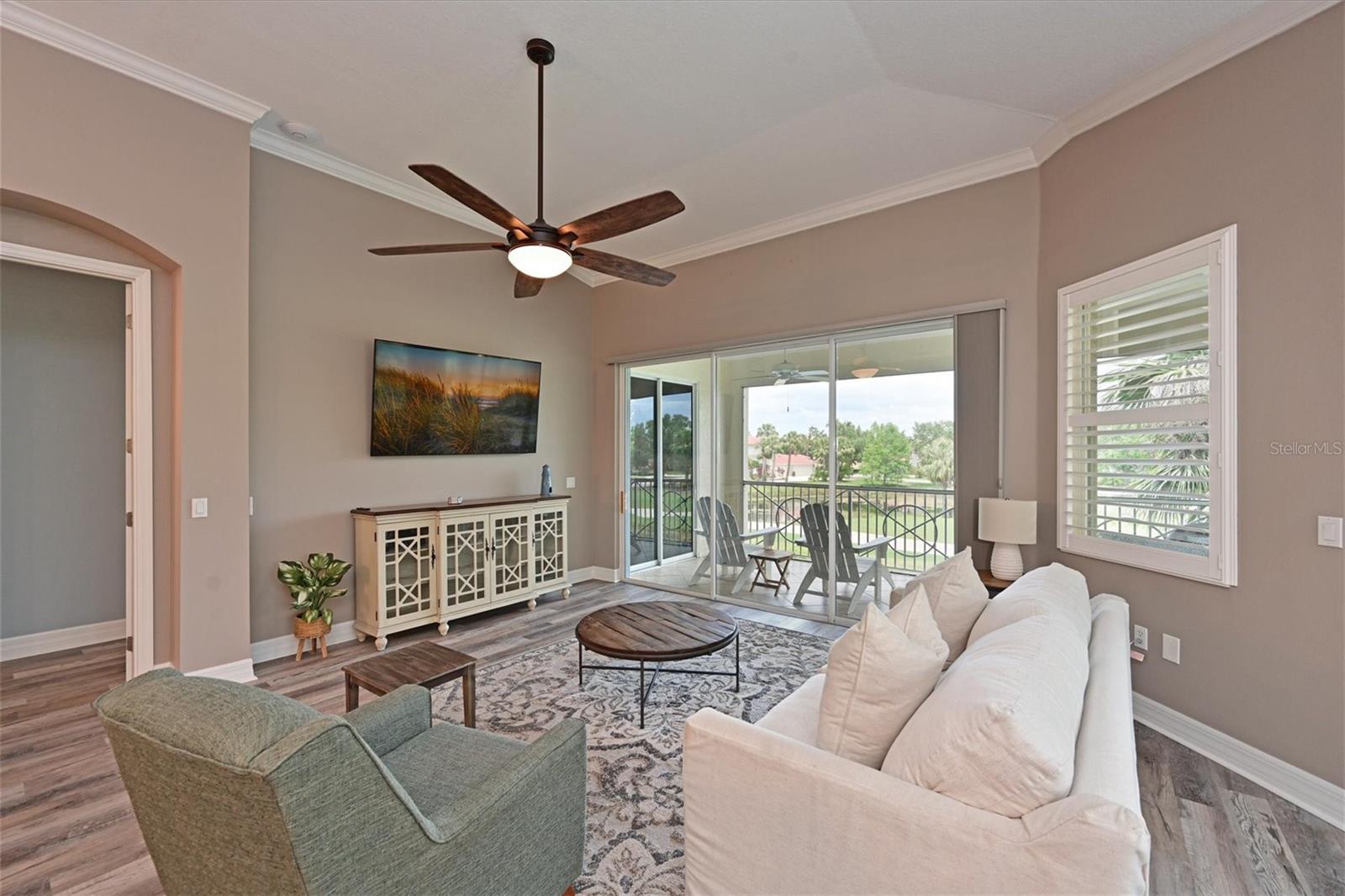 9453 DISCOVERY TER #202D