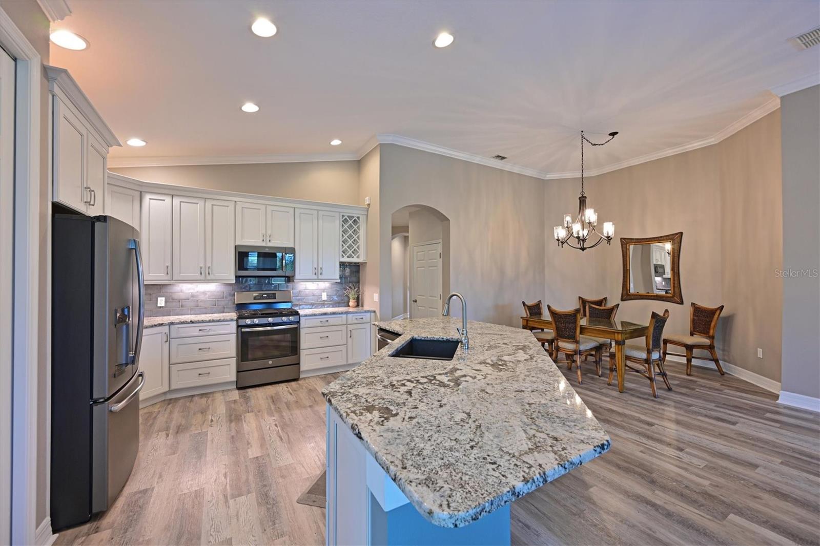 9453 DISCOVERY TER #202D