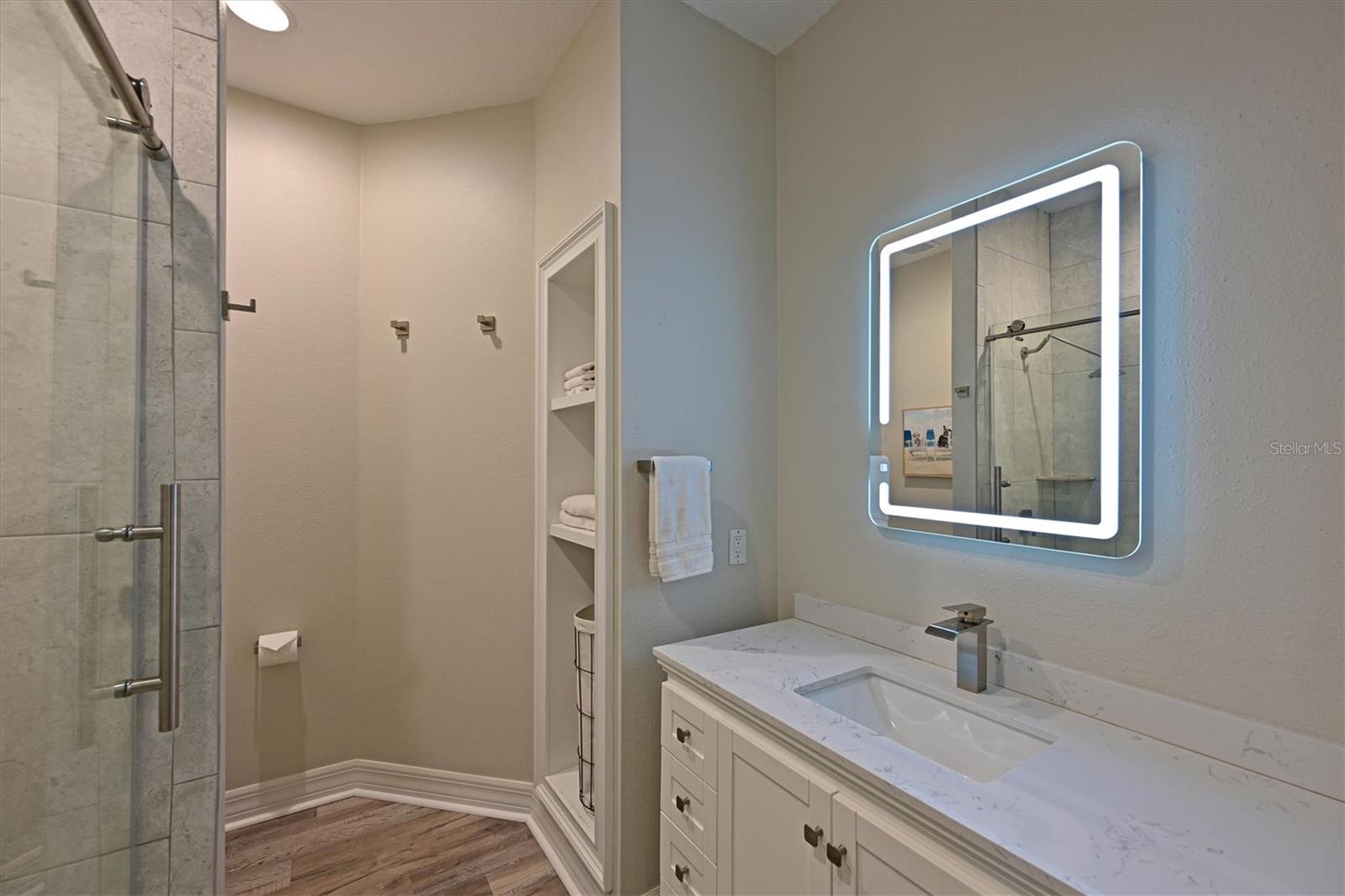 9453 DISCOVERY TER #202D