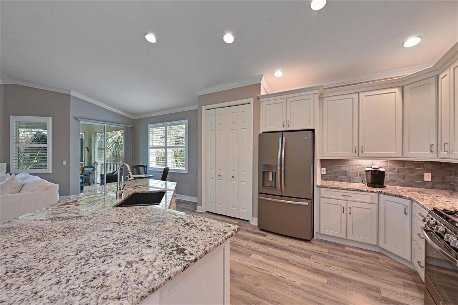 9453 DISCOVERY TER #202D