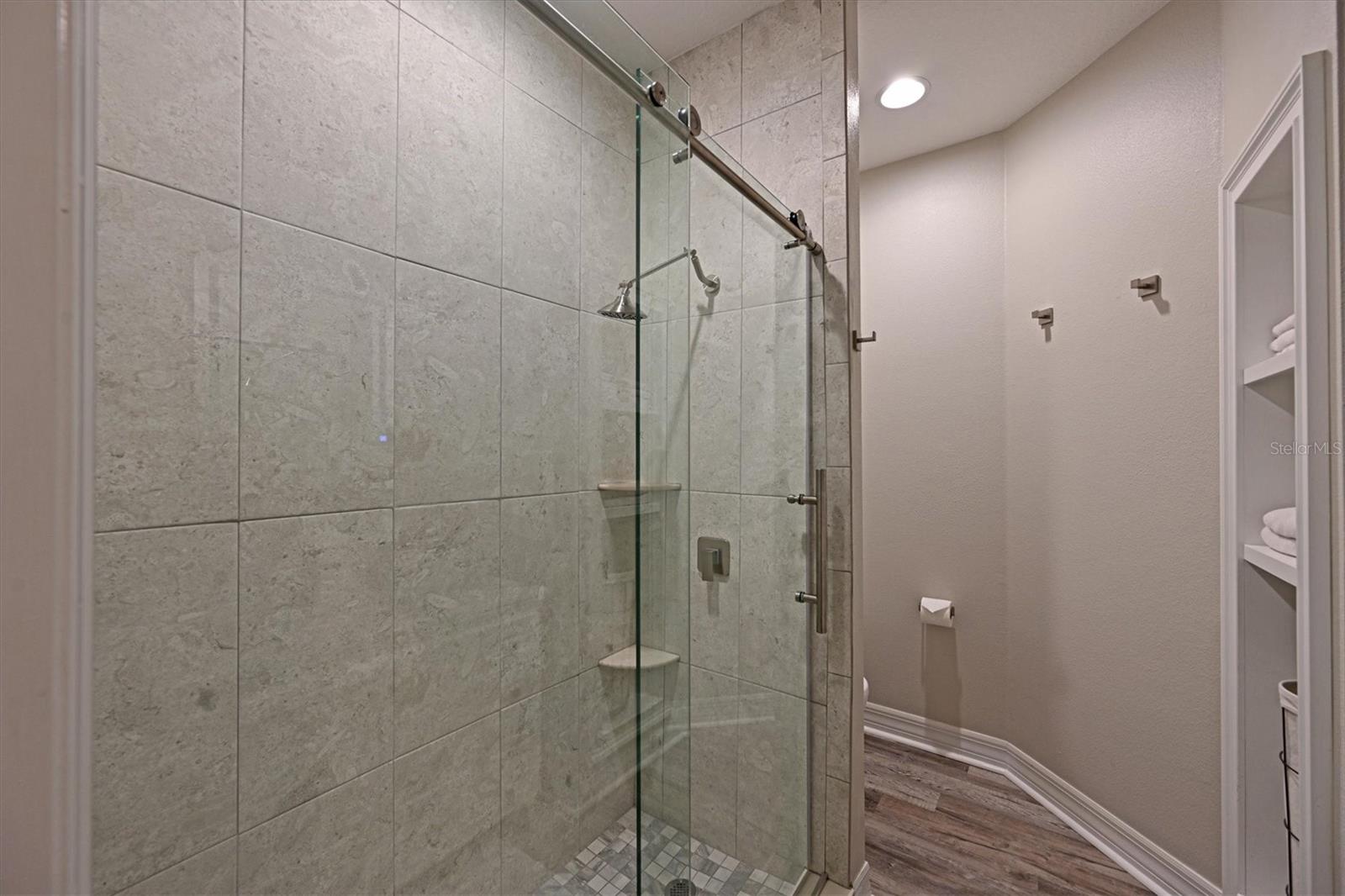 9453 DISCOVERY TER #202D