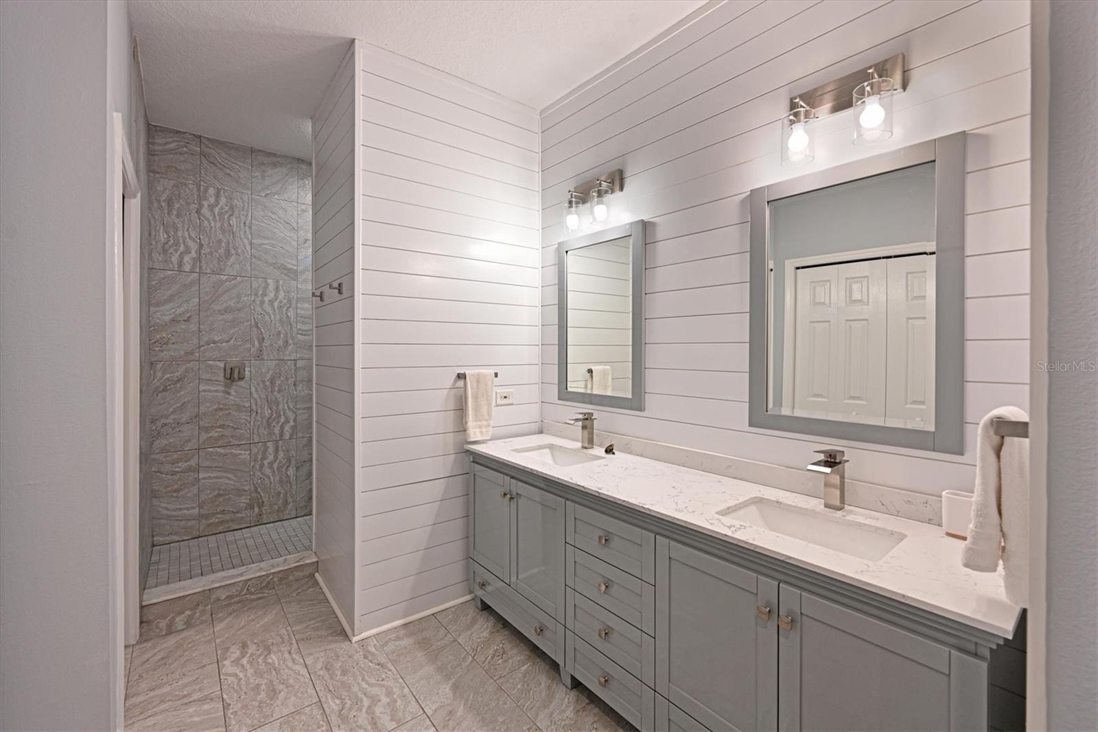 9453 DISCOVERY TER #202D