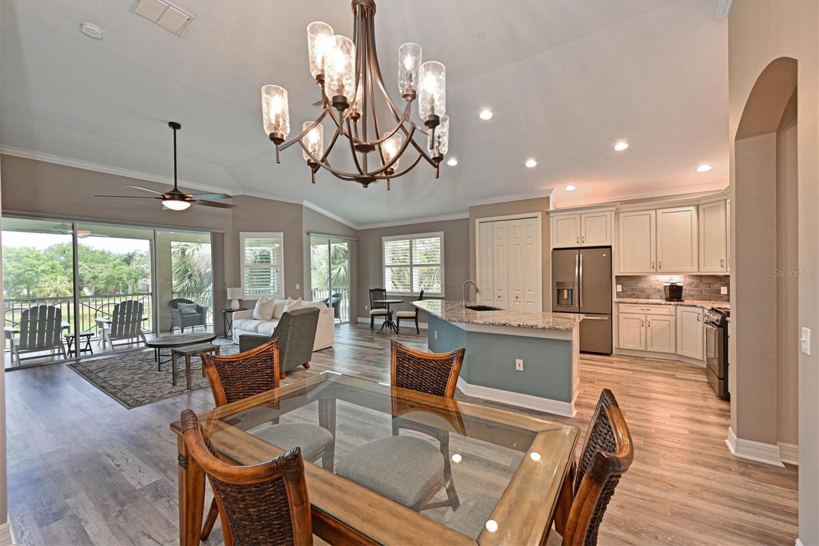 9453 DISCOVERY TER #202D