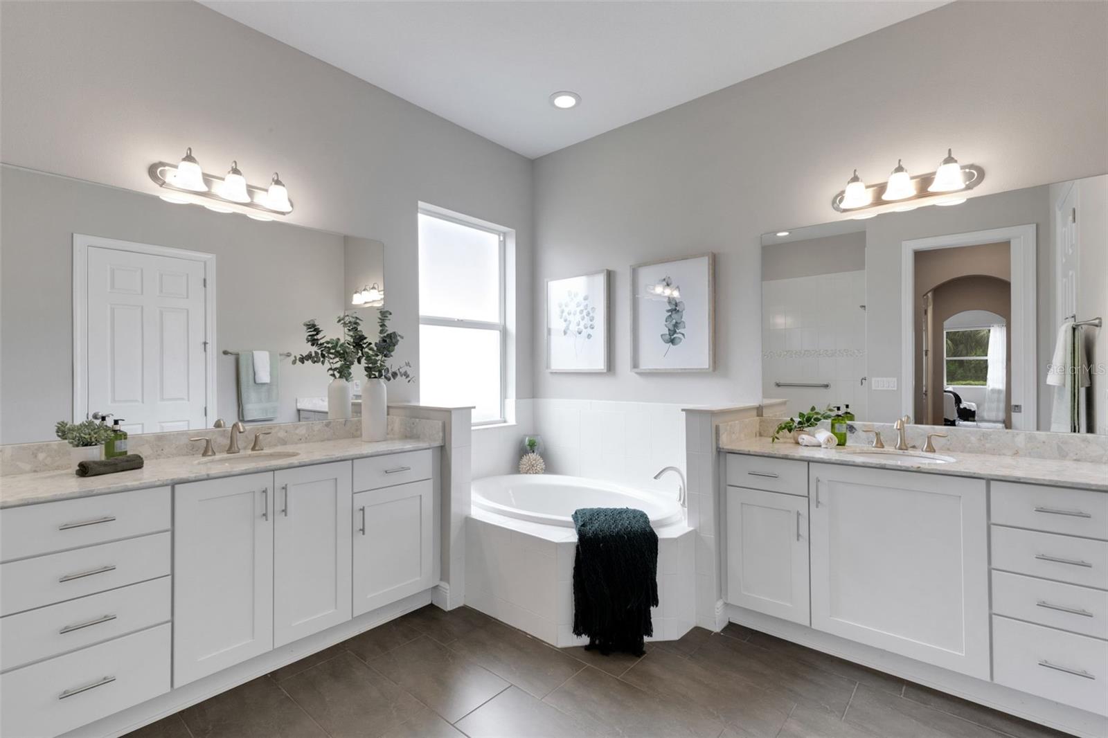 5203 LAKE OVERLOOK AVE