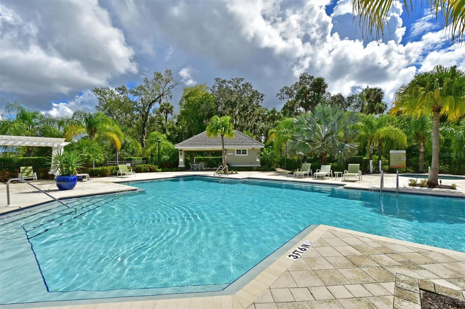 4826 LAKE BREEZE TER
