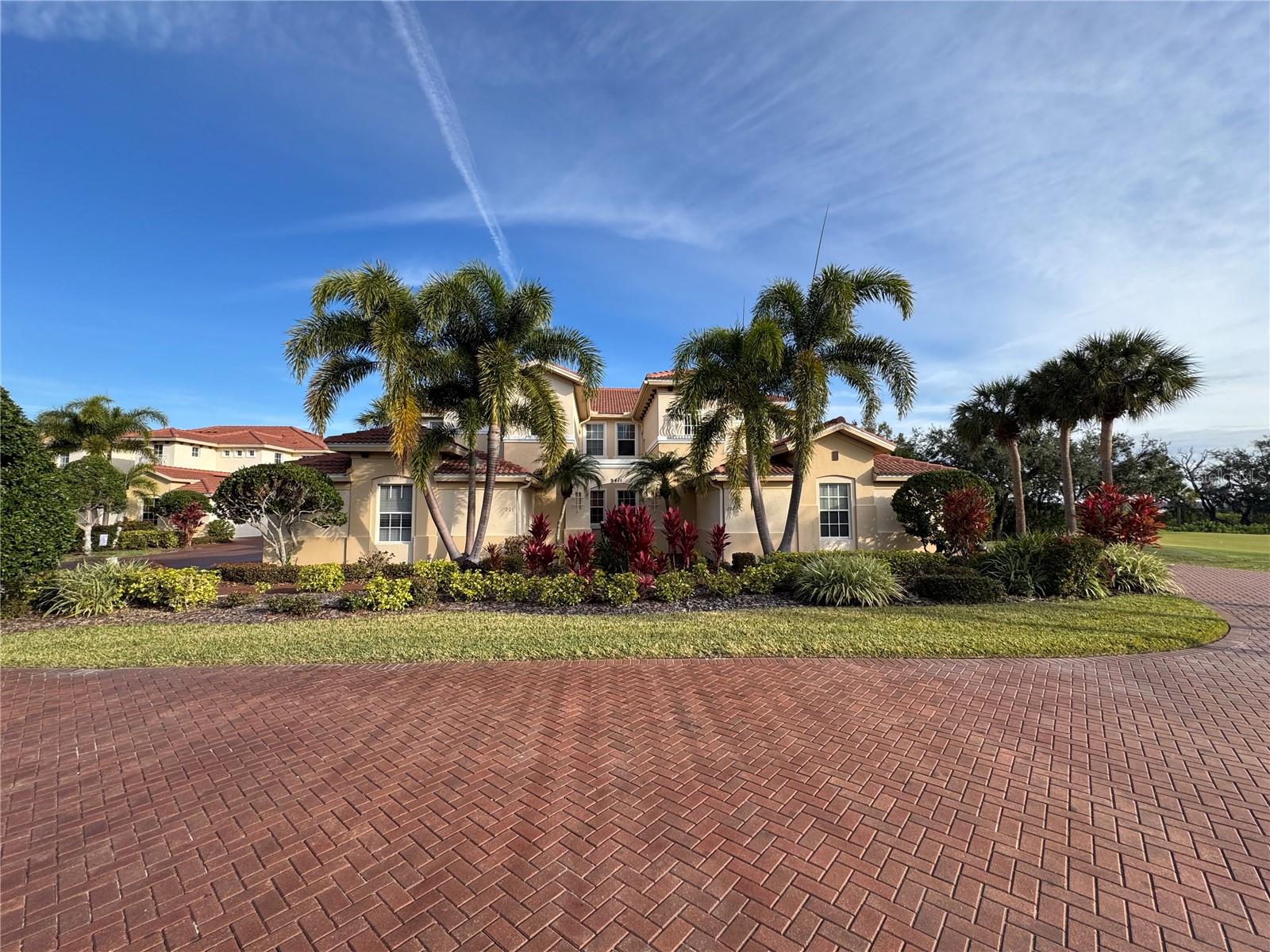 9411 DISCOVERY TER #102B