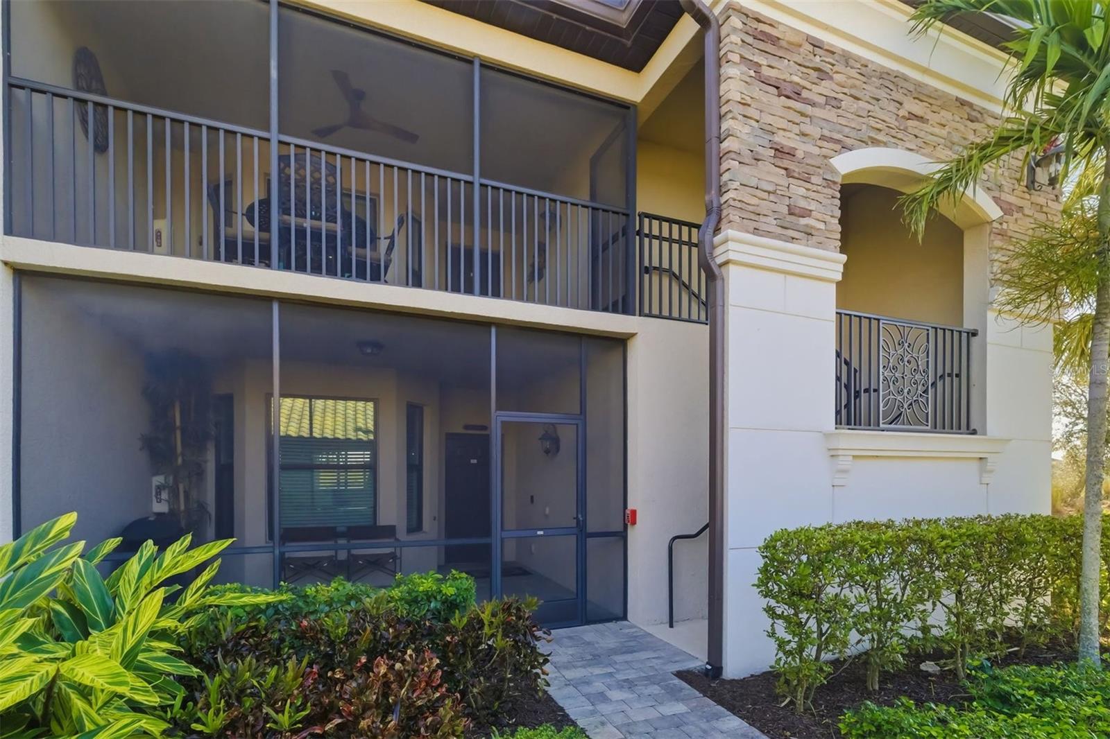 5604 PALMER CIR #206