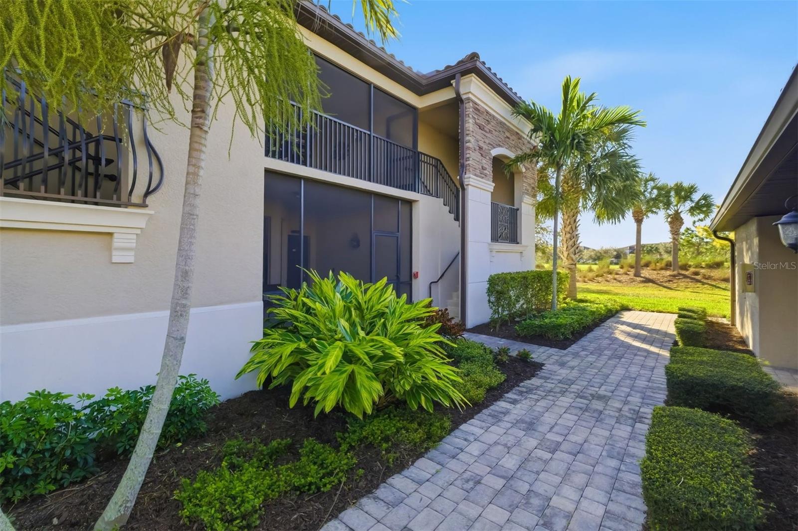 5604 PALMER CIR #206