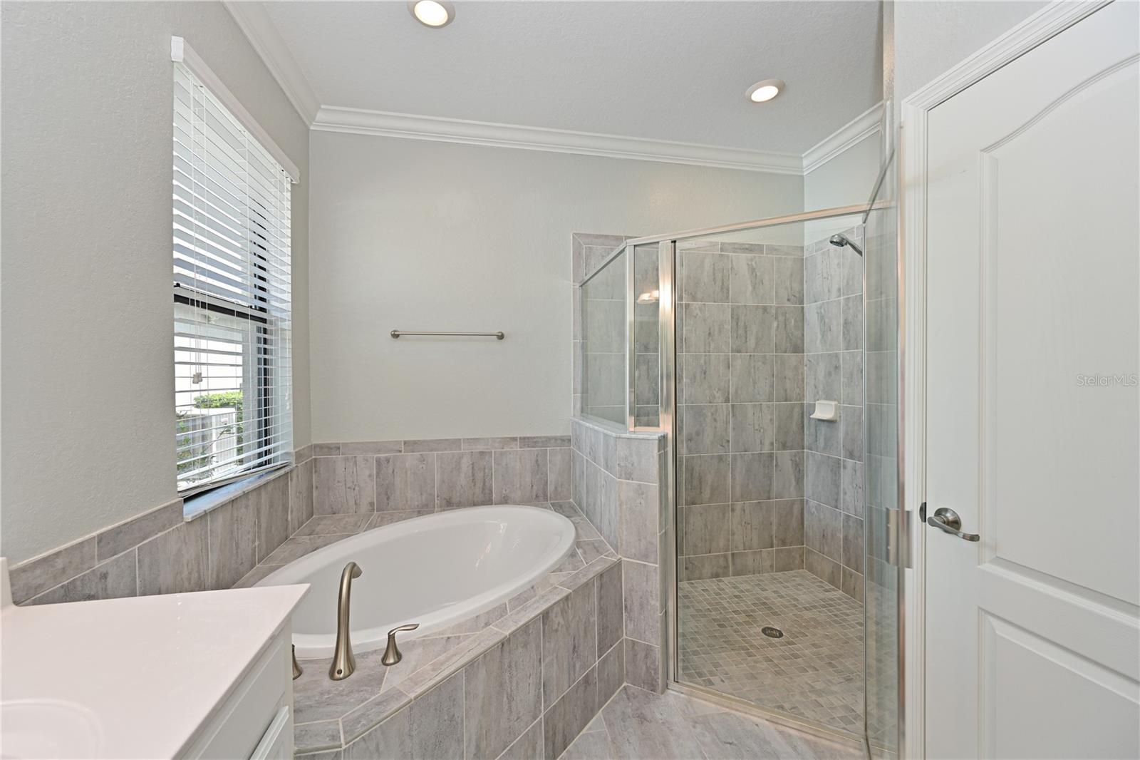 706 ACACIA CT