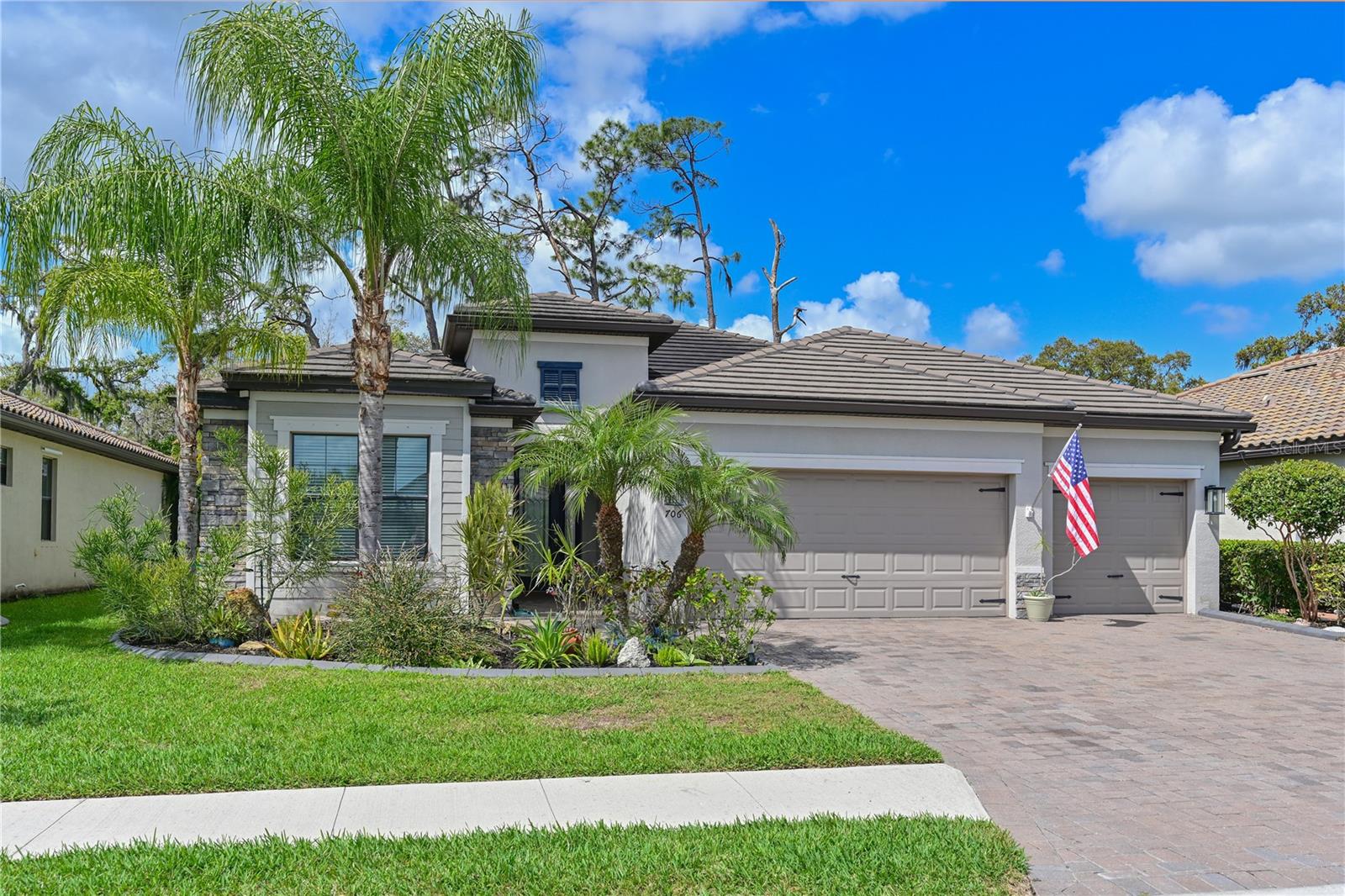 706 ACACIA CT