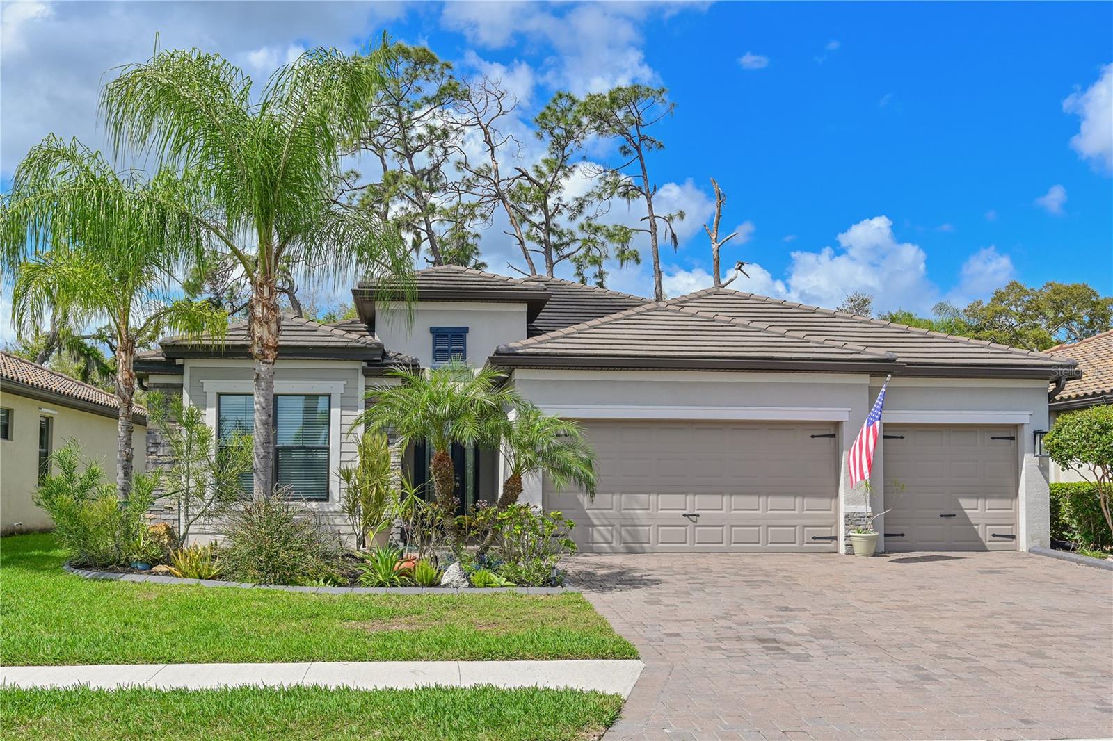 706 ACACIA CT