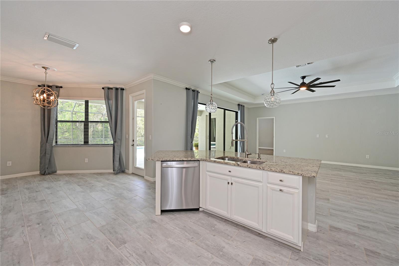 706 ACACIA CT