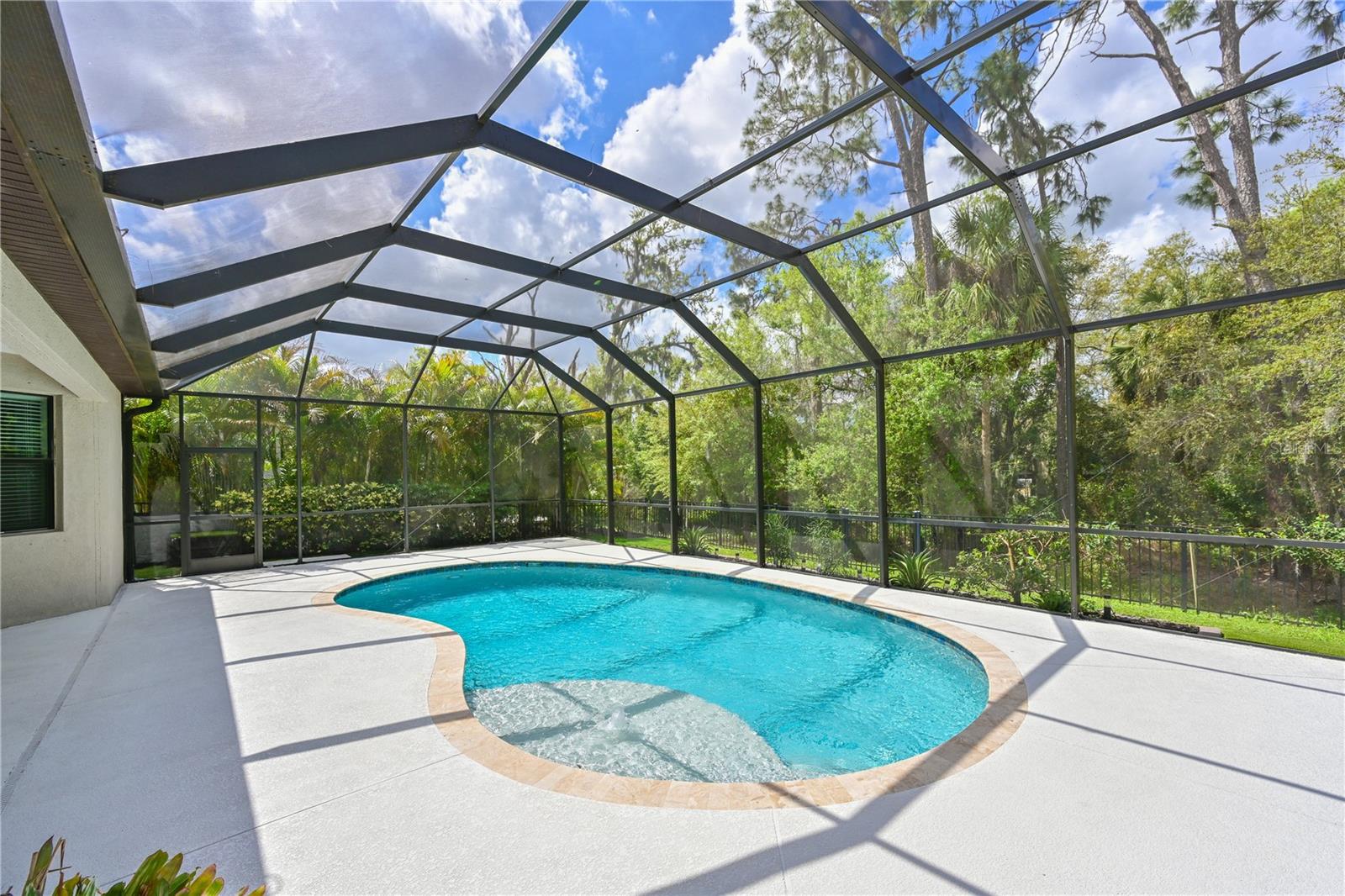 706 ACACIA CT