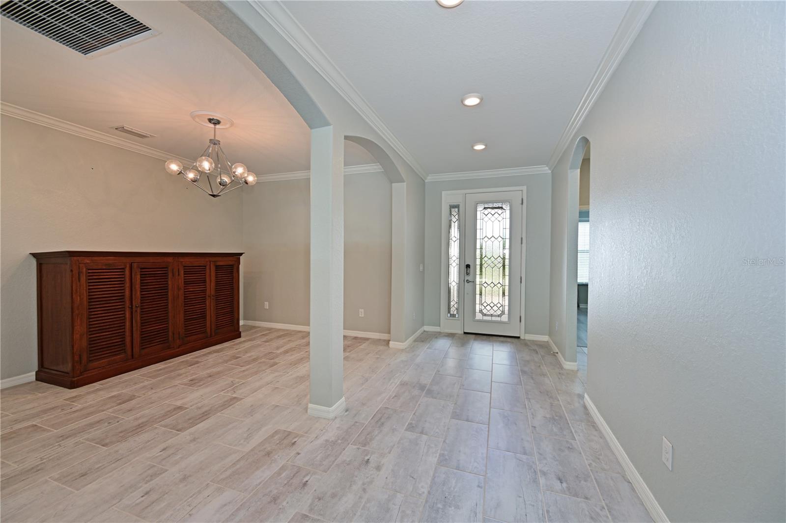 706 ACACIA CT