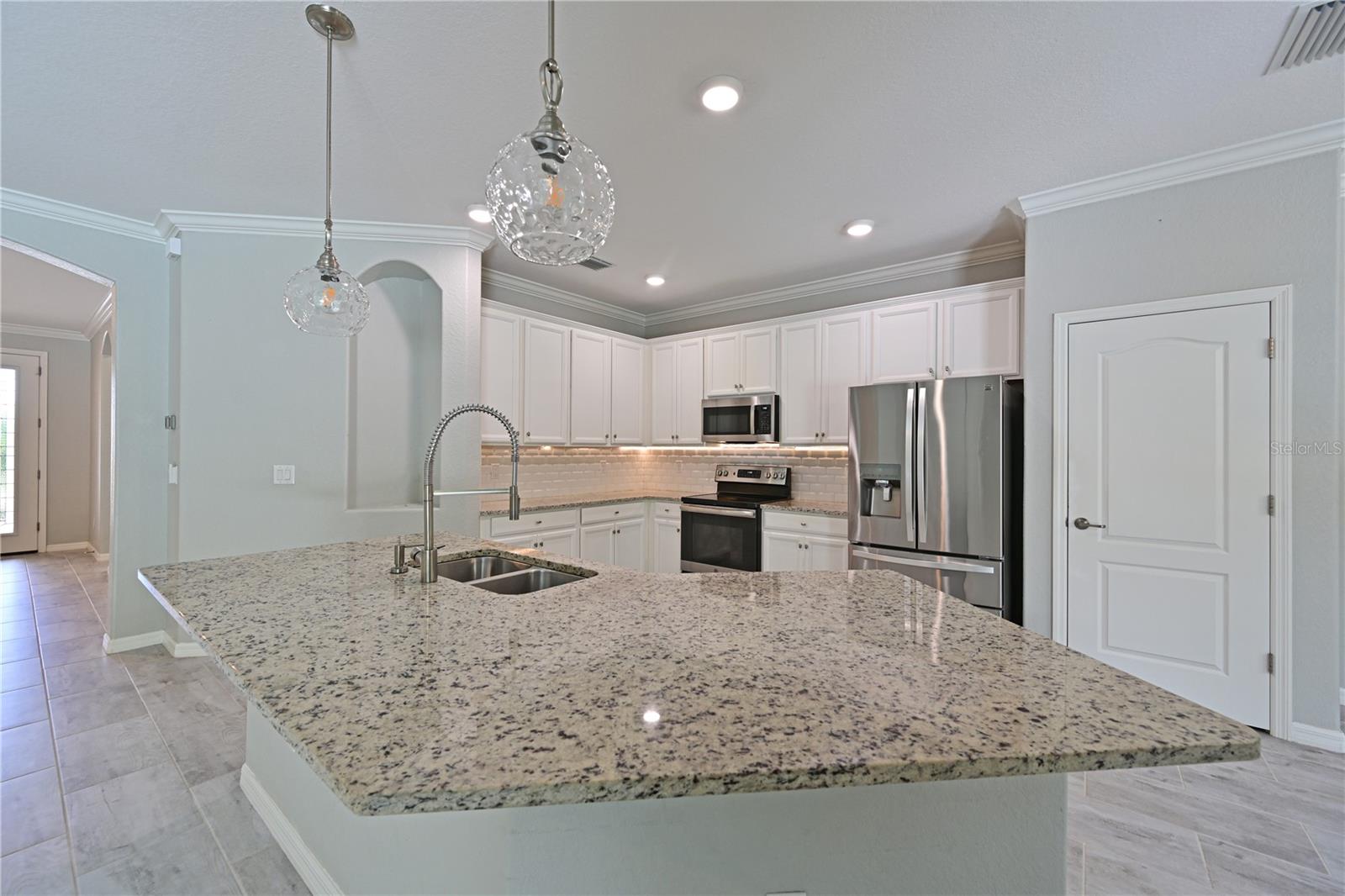 706 ACACIA CT